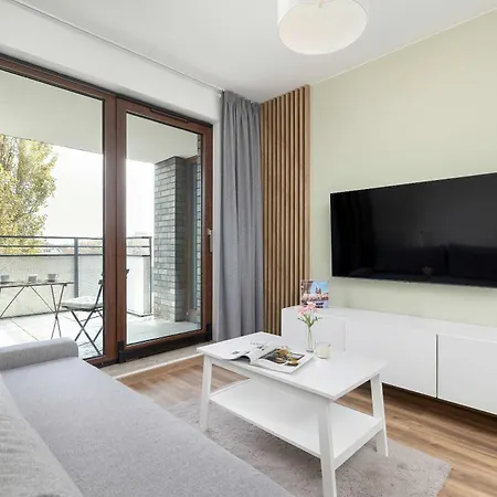 Aleja Kijowska Modern With Balcony And Parking By Renters