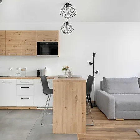 Aleja Kijowska Modern With Balcony And Parking By Renters Daire Krakow