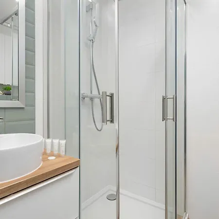 Daire Aleja Kijowska Modern With Balcony And Parking By Renters *