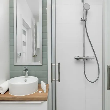 Aleja Kijowska Modern With Balcony And Parking By Renters Daire Krakow