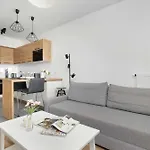 Aleja Kijowska Modern With Balcony And Parking By Renters