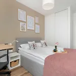 Aleja Kijowska Modern With Balcony And Parking By Renters Appartement Cracovie