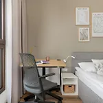 Appartement Aleja Kijowska Modern With Balcony And Parking By Renters Cracovie