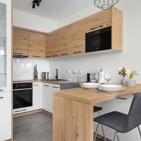 Aleja Kijowska Modern With Balcony And Parking By Renters Appartement