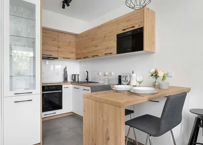 Aleja Kijowska Modern With Balcony&parking By Renters Apartamento