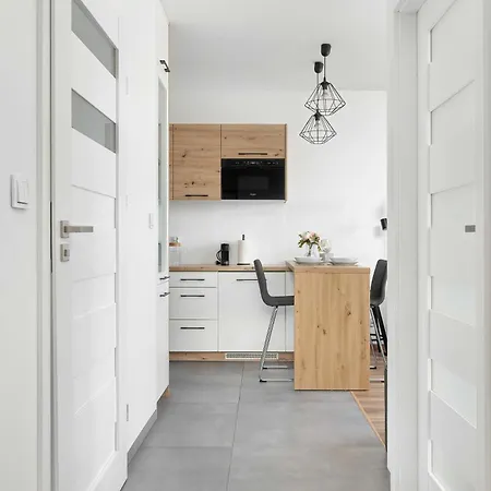 Aleja Kijowska Modern With Balcony And Parking By Renters Apartment