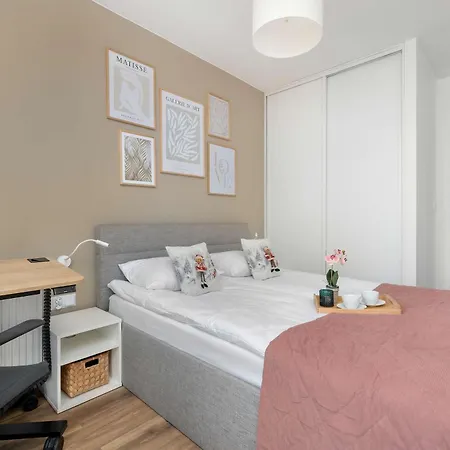 Aleja Kijowska Modern With Balcony And Parking By Renters Apartment Krakow